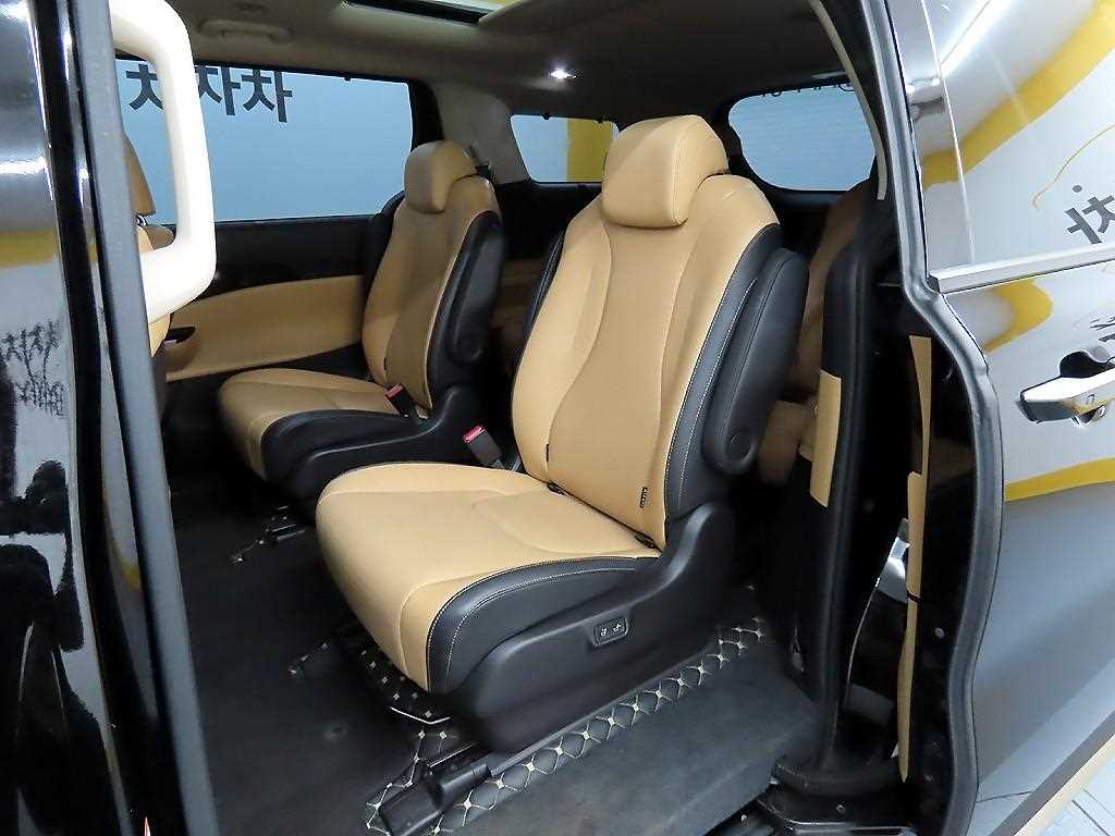 KIA Carnival - Vista 8