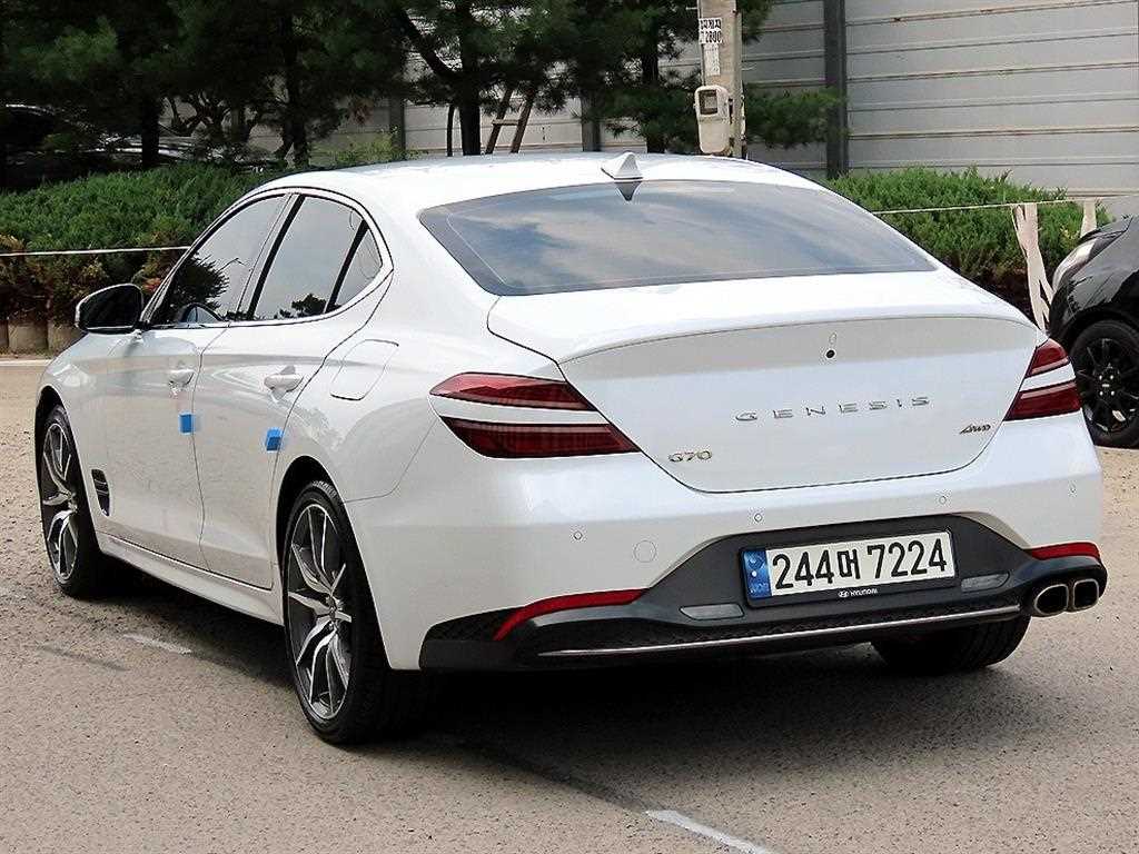 Genesis G70 - Vista 3