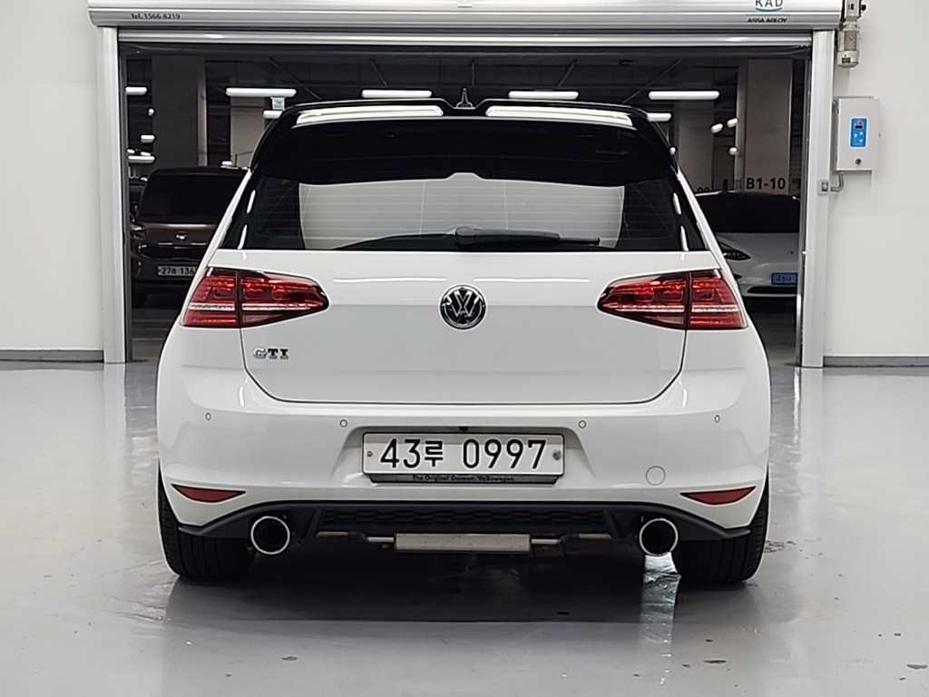 Volkswagen Golf - Vista 3