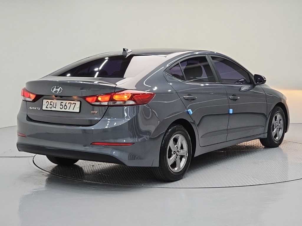 HYUNDAI Avante - Vista 6