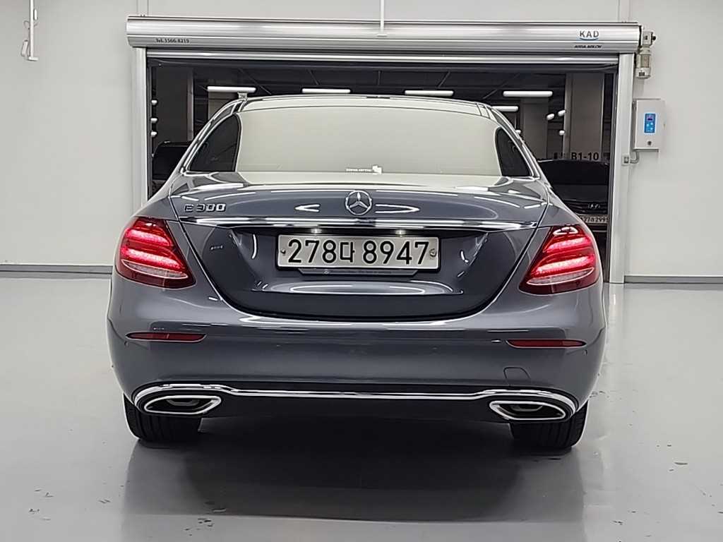 Mercedes Benz E class - Vista 3
