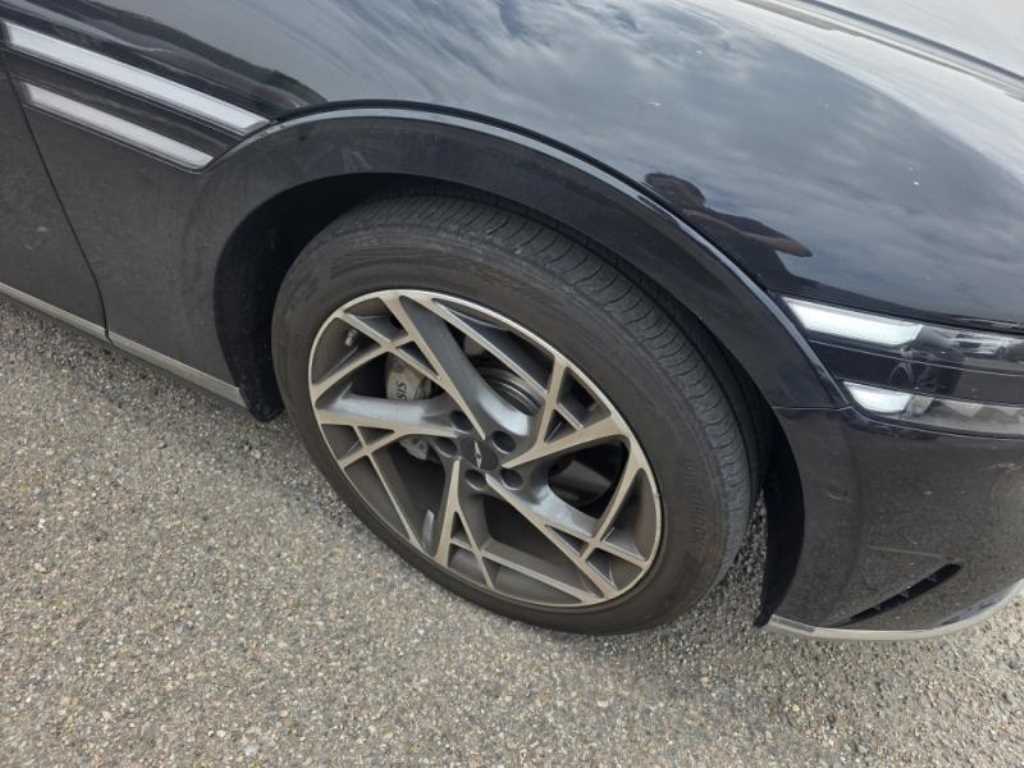 Genesis G90 - Vista 11