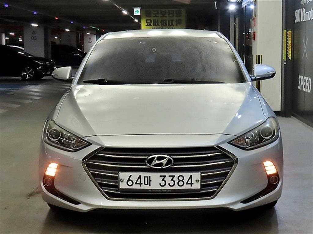 HYUNDAI Avante - Vista 2