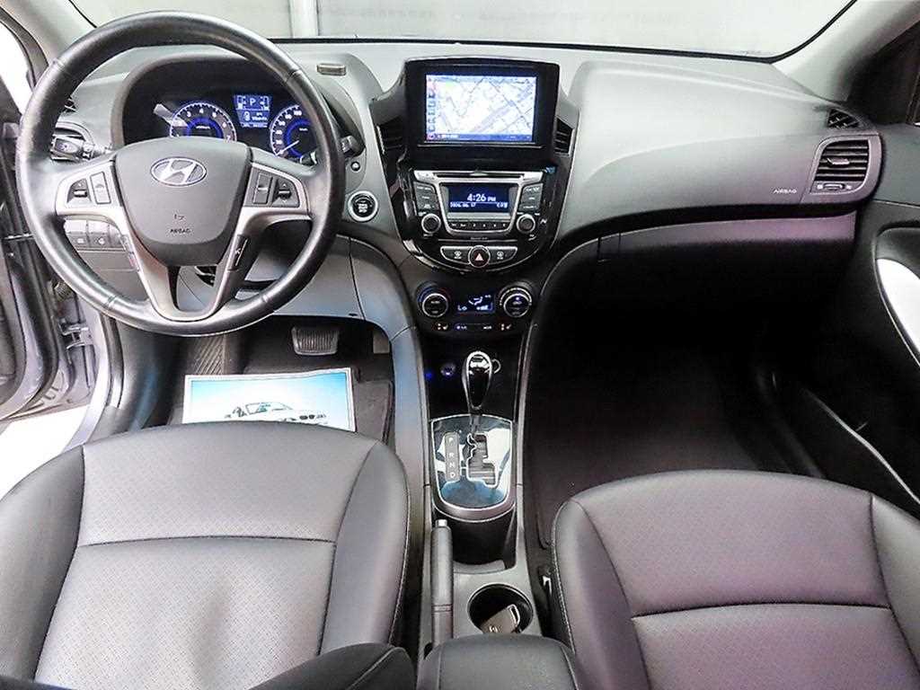 HYUNDAI Accent - Vista 9