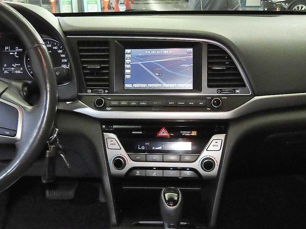 HYUNDAI Avante 2015 Blanco - Importación desde Corea - HF Imports Iquique - Foto 13