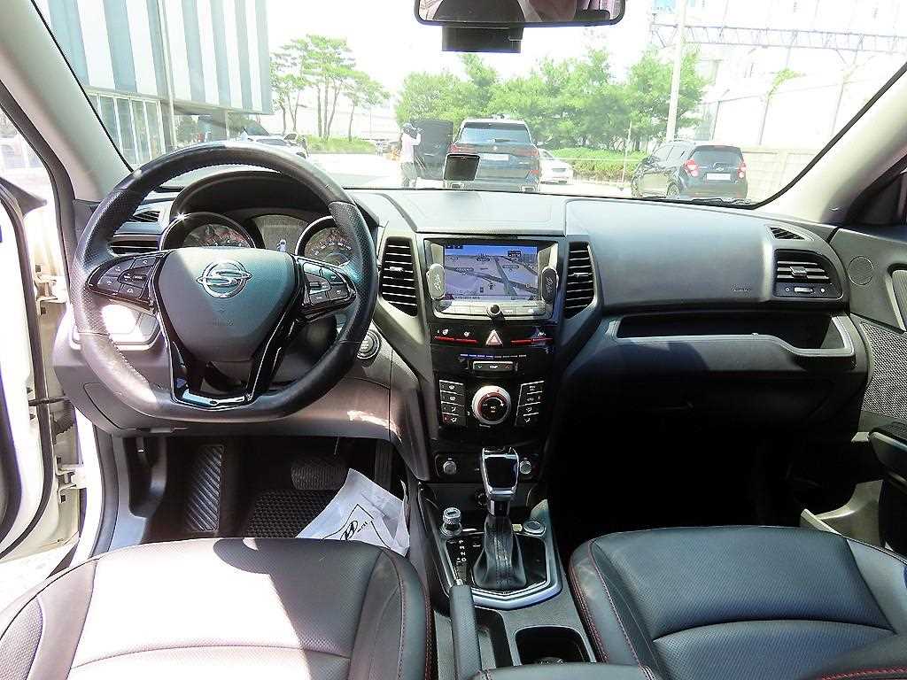 Ssangyong Tivoli - Vista 9