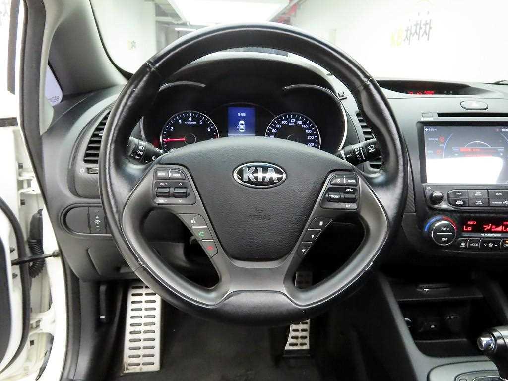 KIA K3 - Vista 9