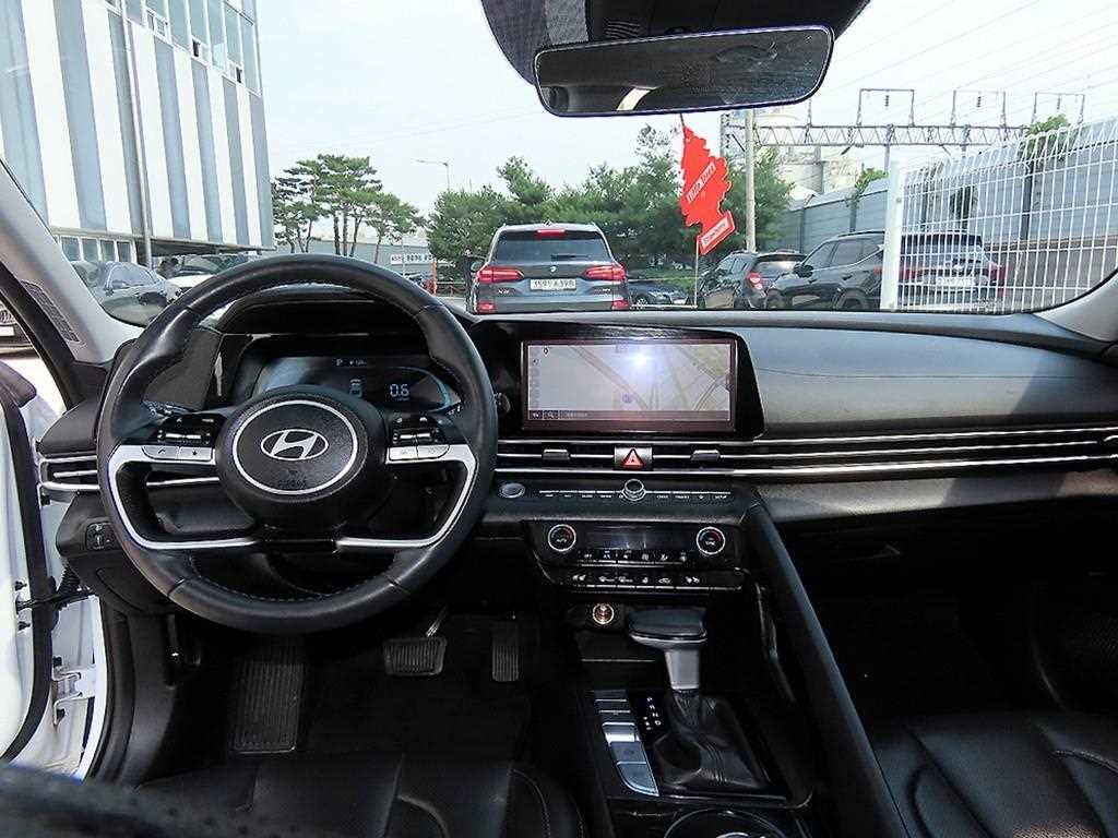 HYUNDAI Avante - Vista 9