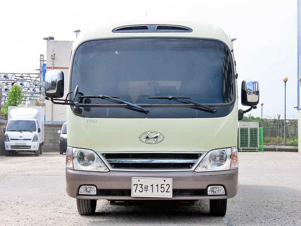 medium and large bus Hyundai bus