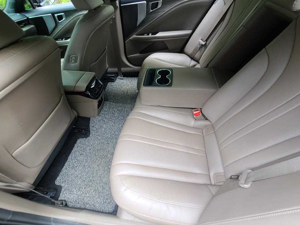 KIA K8 - Vista 10