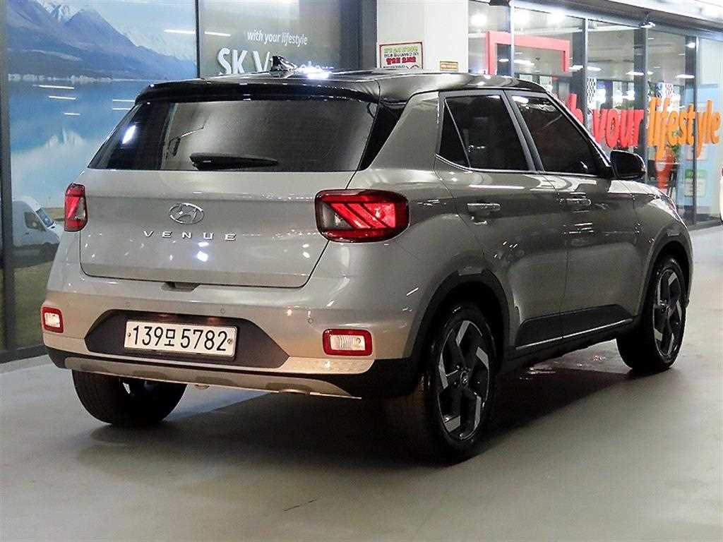 HYUNDAI Venue - Vista 6