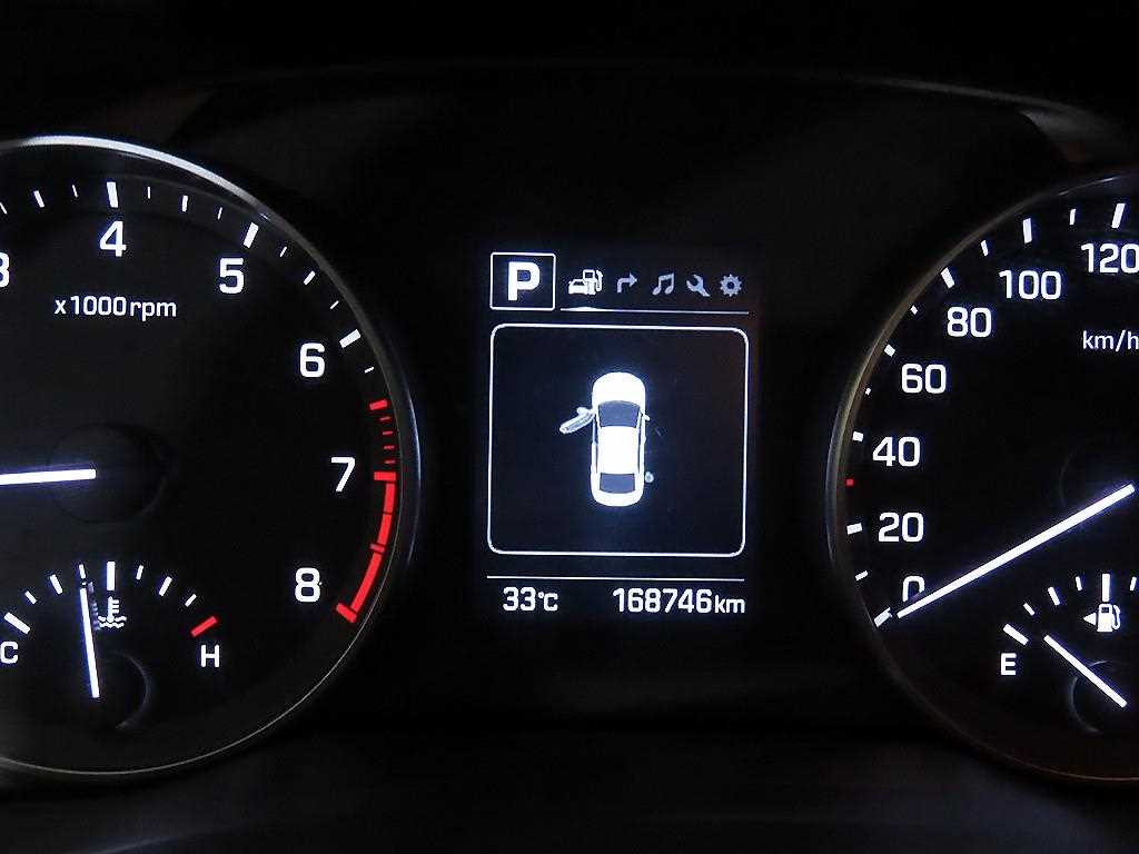 HYUNDAI Avante - Vista 11