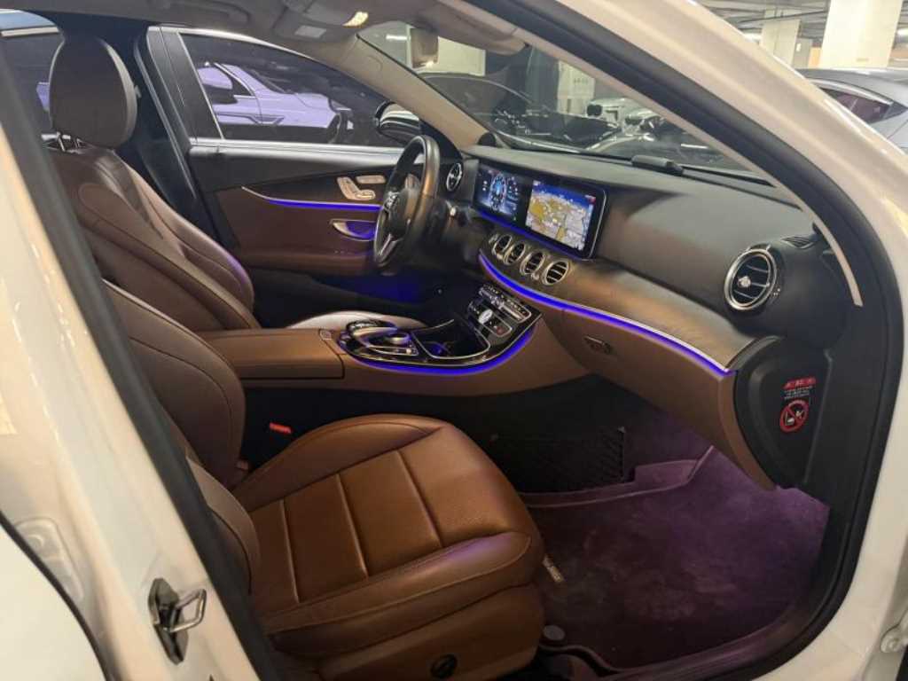 Mercedes Benz E class - Vista 9