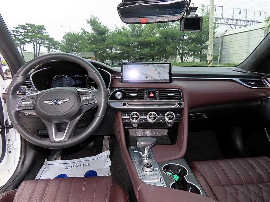Genesis G70 - Vista 9