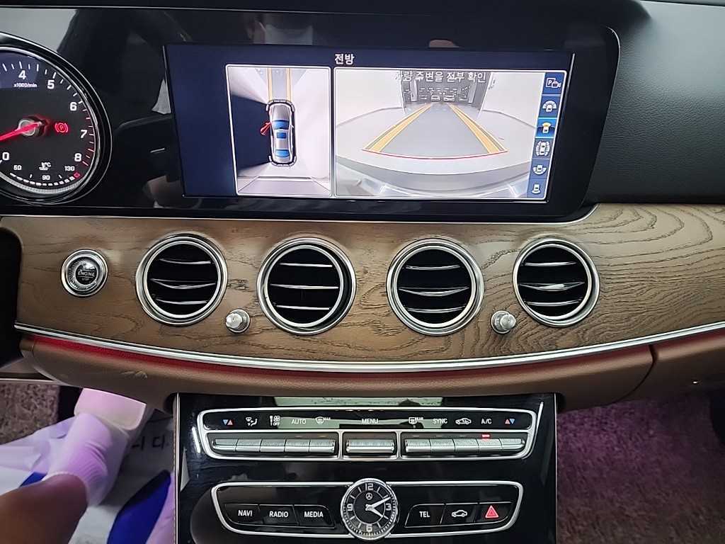 Mercedes Benz E class - Vista 12