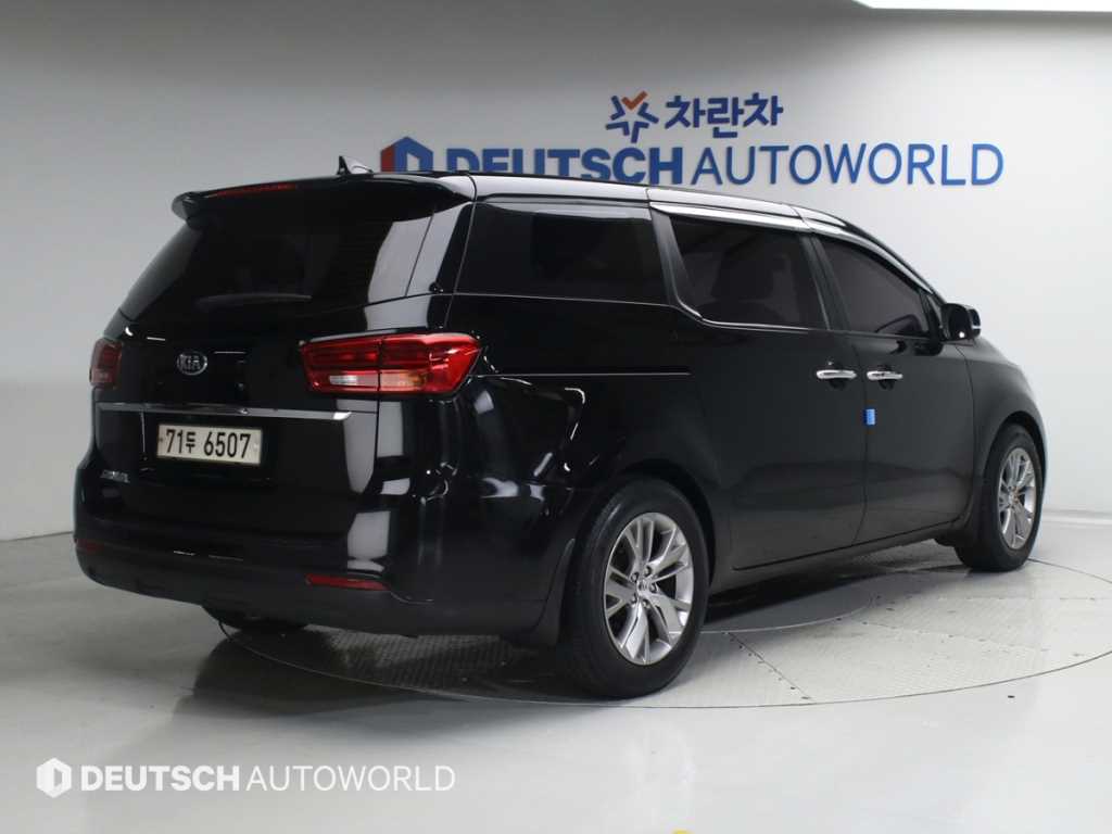 KIA Carnival - Vista 2