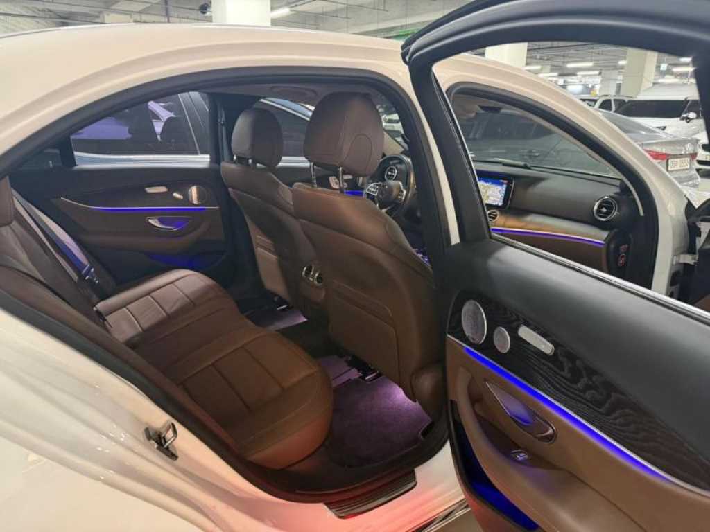 Mercedes Benz E class - Vista 10