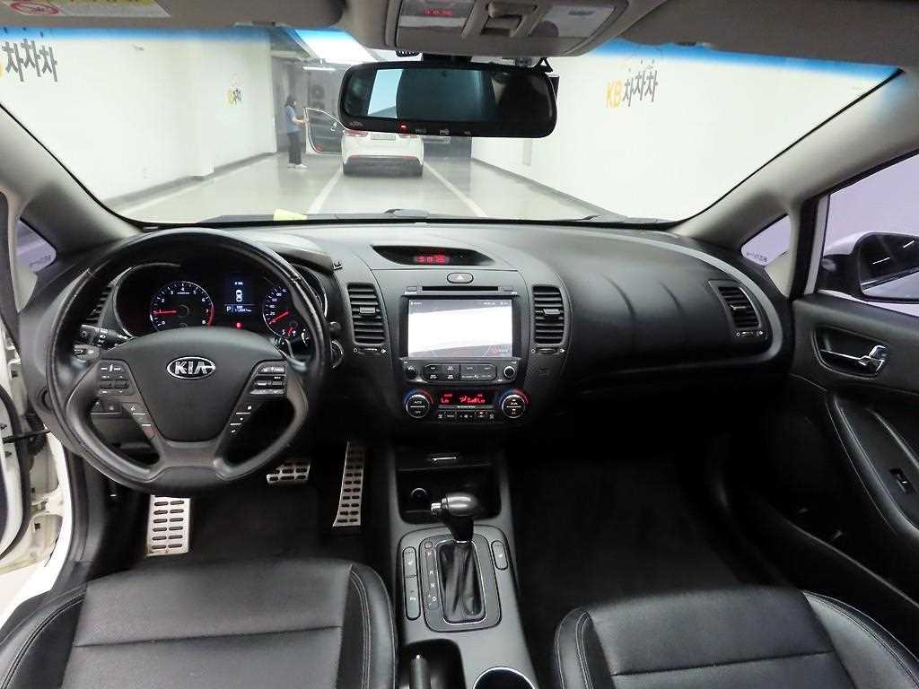 KIA K3 - Vista 8