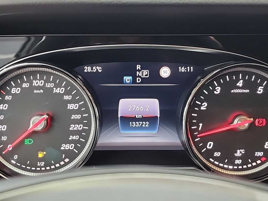 Mercedes Benz E class - Vista 8