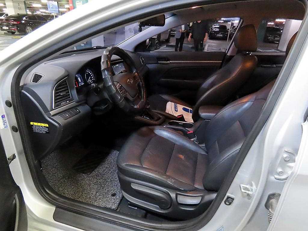 HYUNDAI Avante - Vista 8
