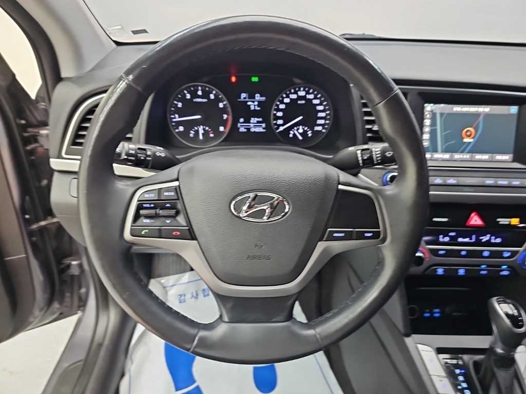 HYUNDAI Avante - Vista 11