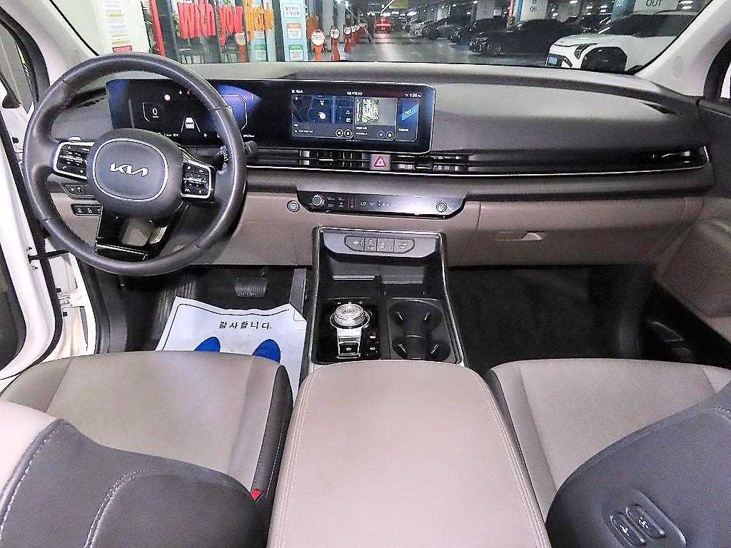 KIA Carnival - Vista 12