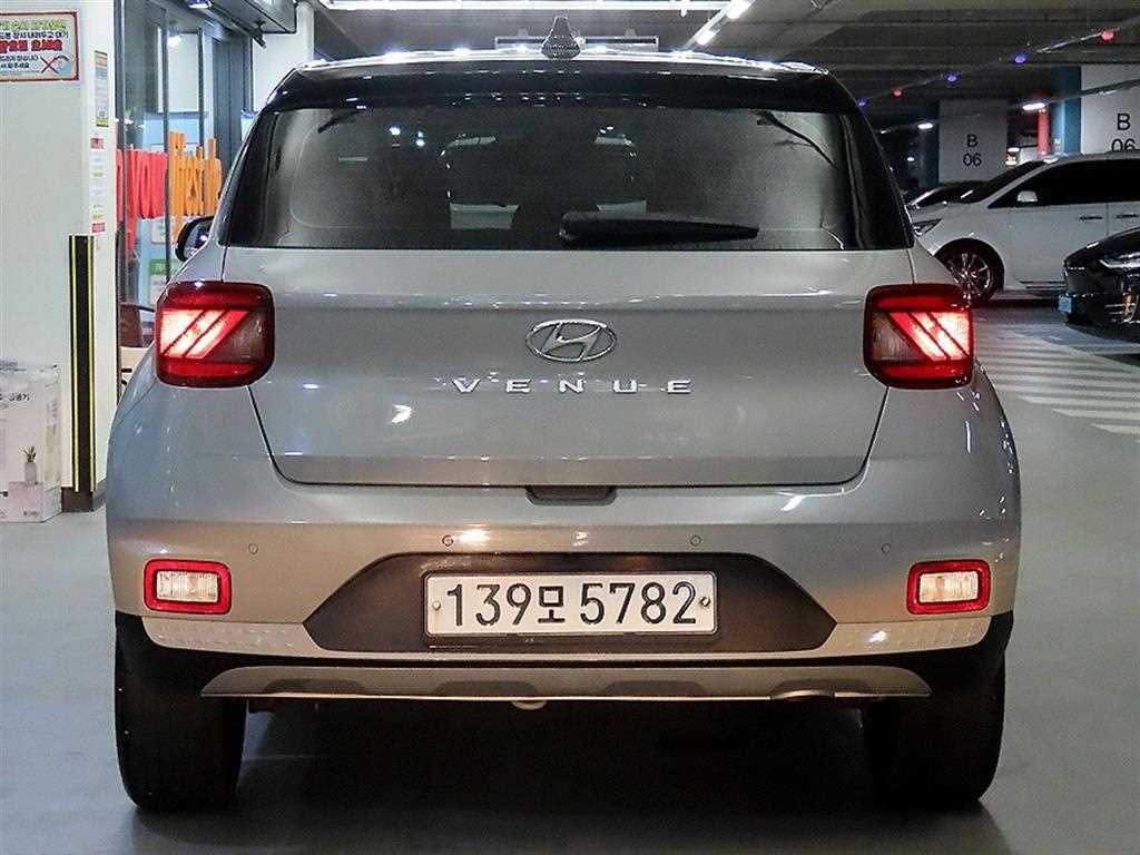 HYUNDAI Venue - Vista 7