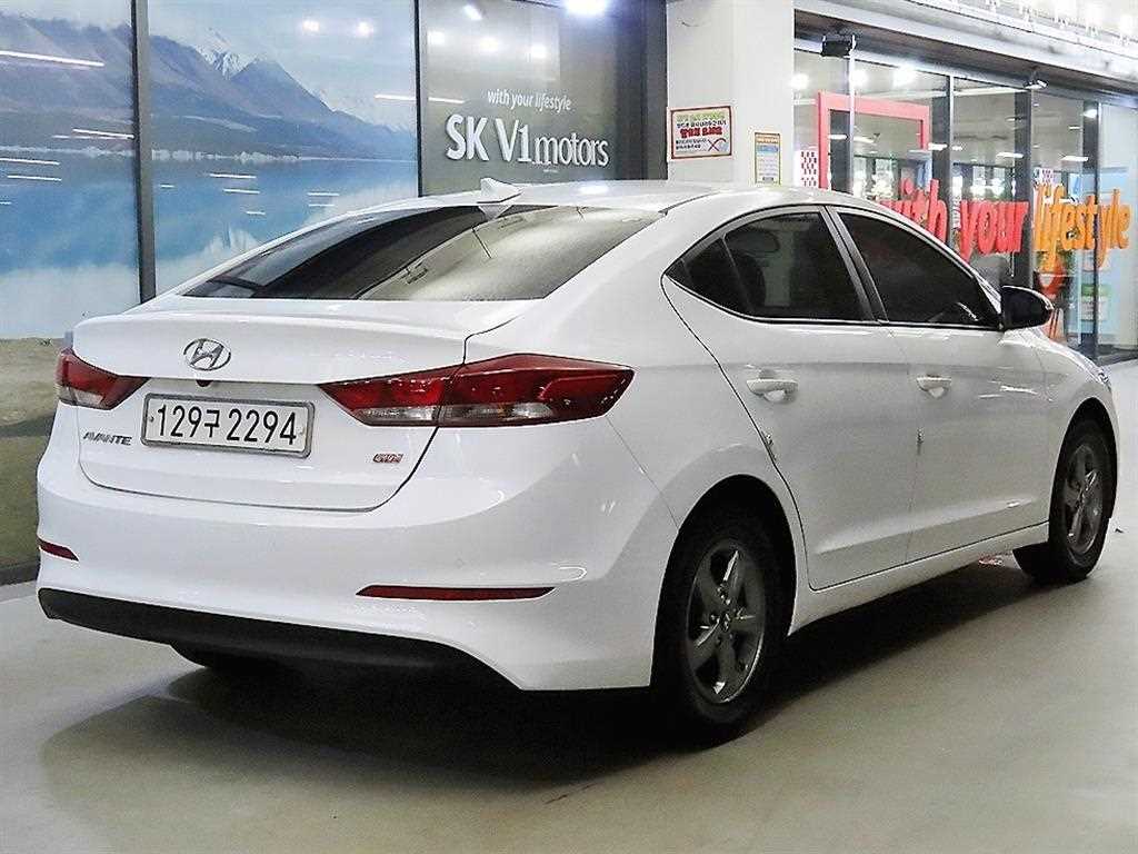 HYUNDAI Avante - Vista 6