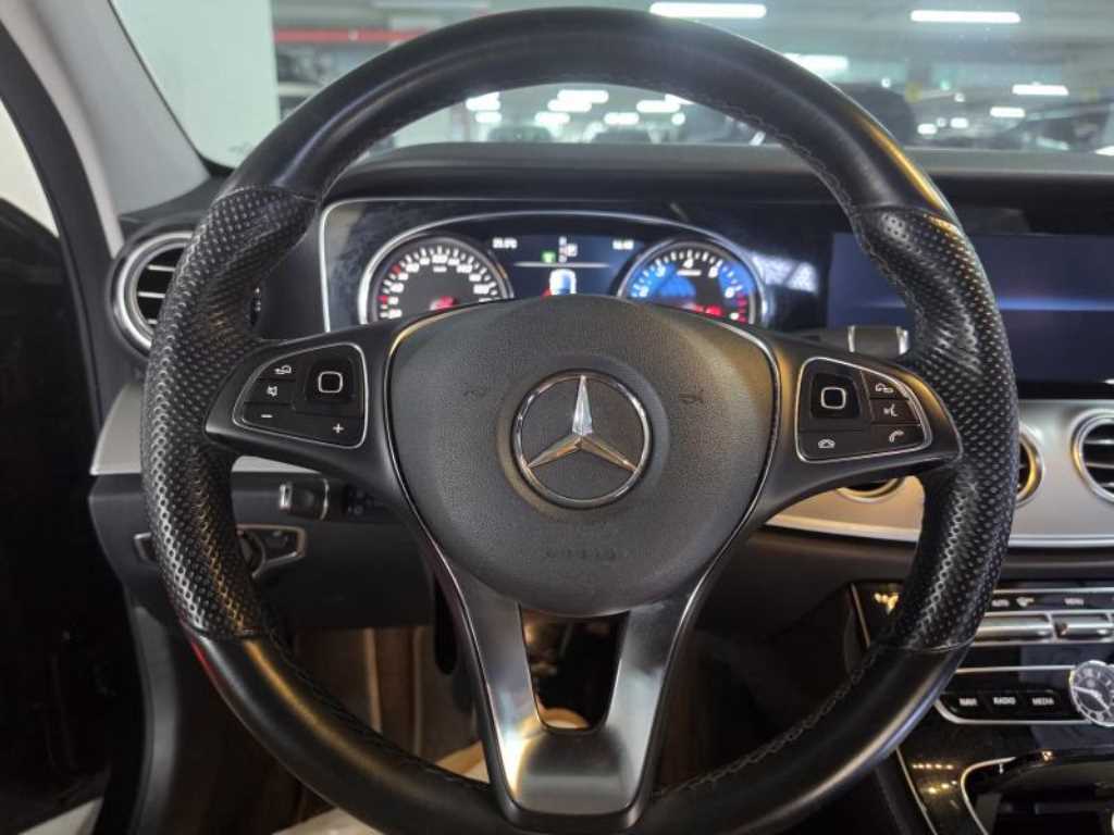 Mercedes Benz E class - Vista 7