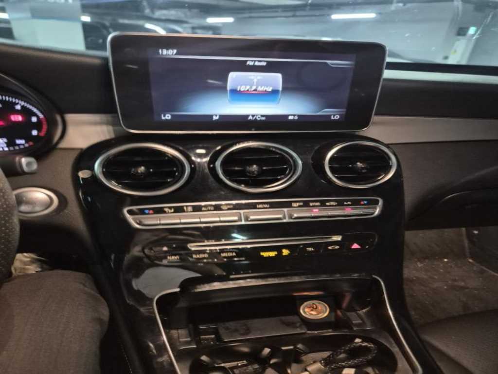 Mercedes Benz GLC Class - Vista 10