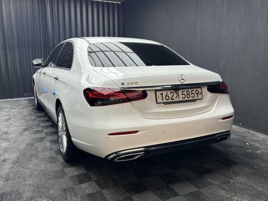 Mercedes Benz E class - Vista 6