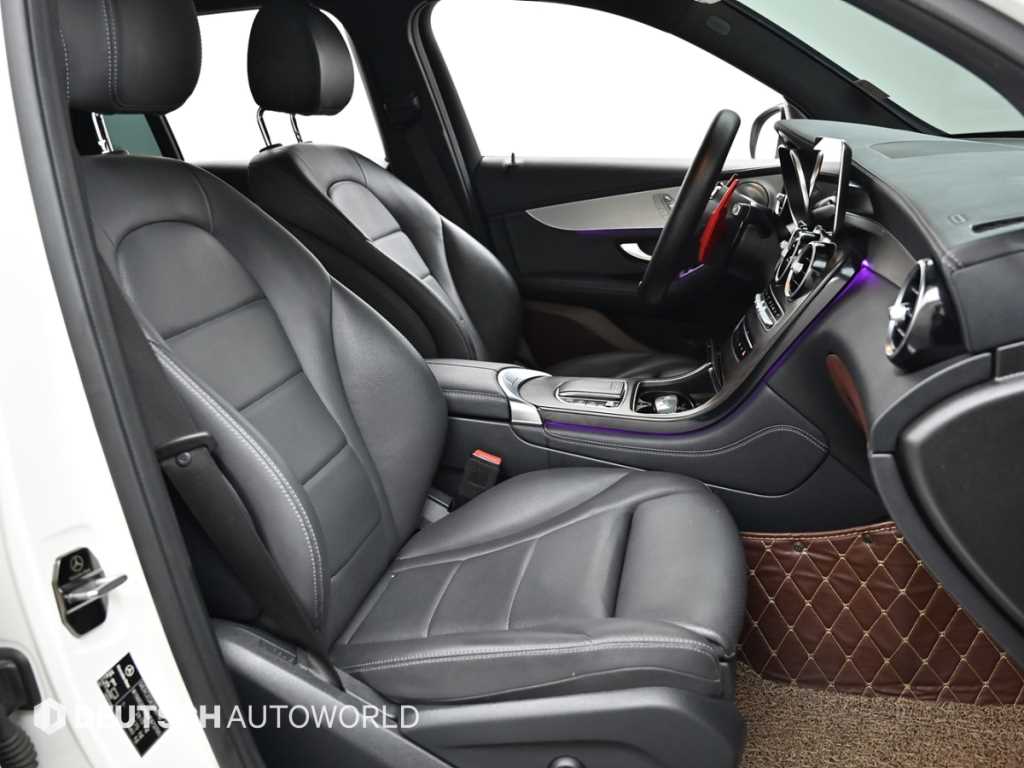 Mercedes Benz GLC Class - Vista 12