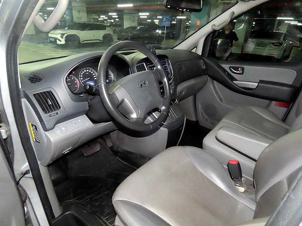 HYUNDAI Starex - Vista 12