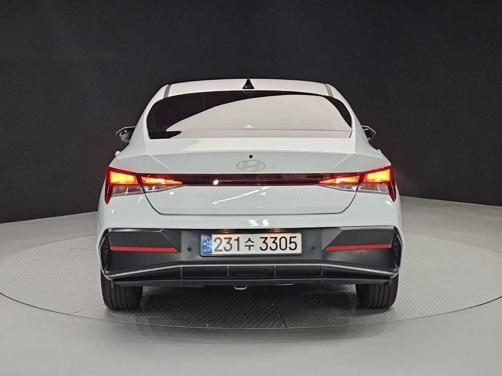 HYUNDAI Avante - Vista 3