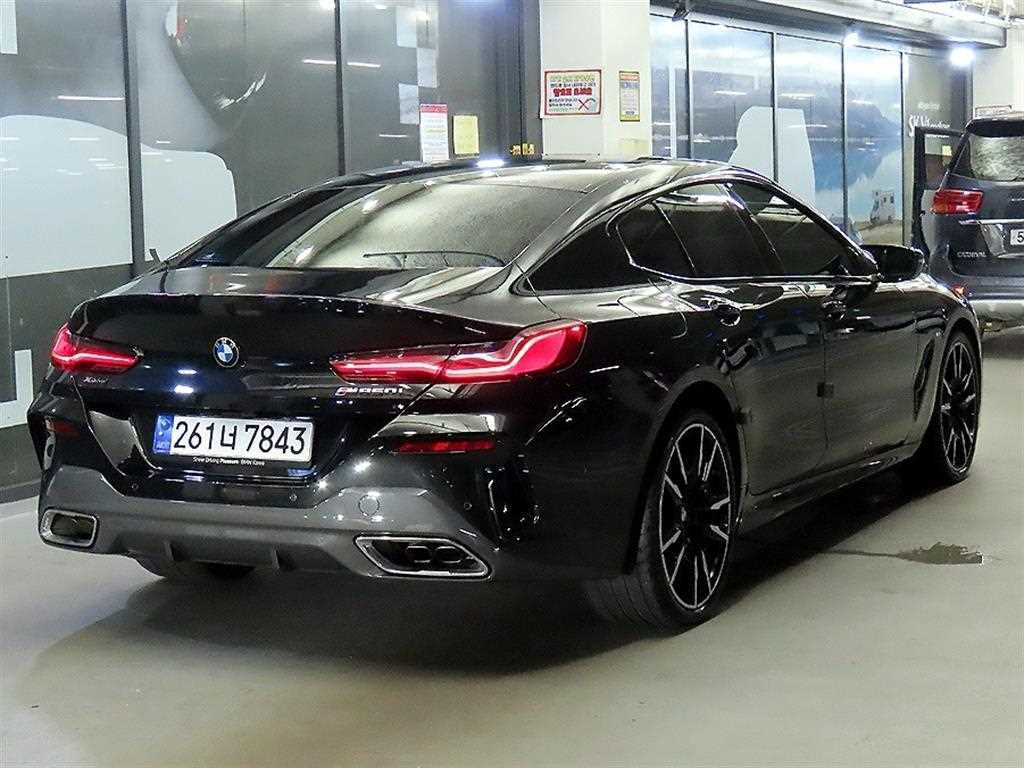 BMW 8 Series - Vista 6
