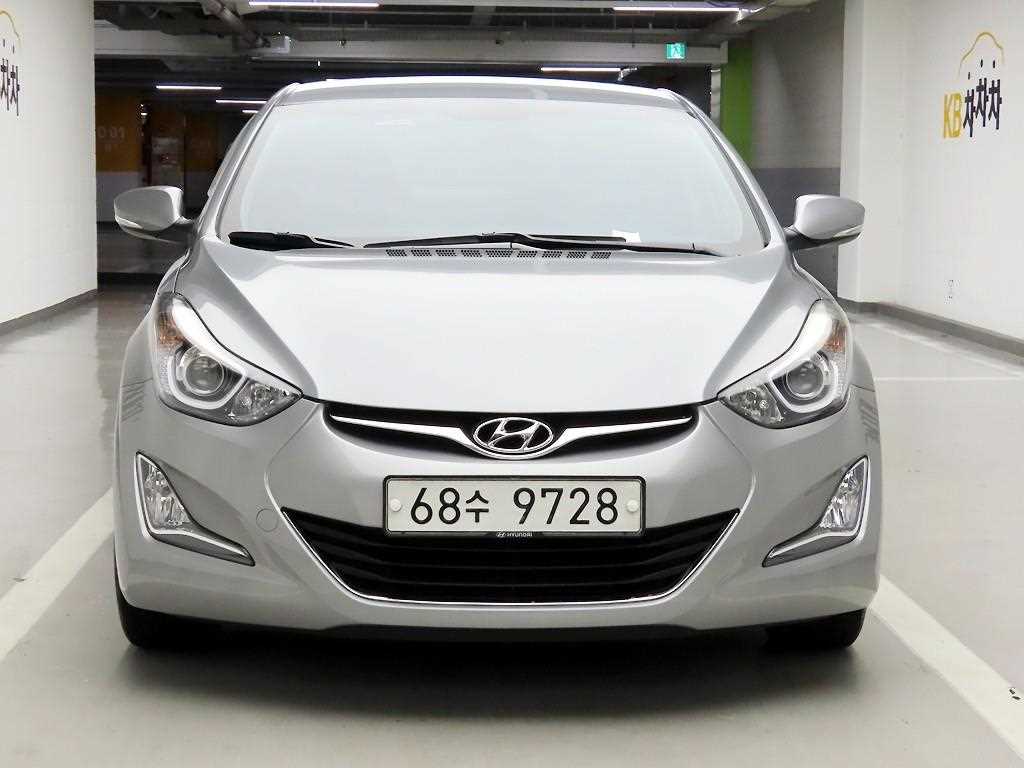 HYUNDAI Avante - Vista 2