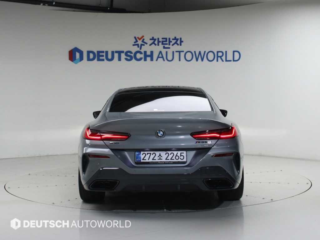 BMW 8 Series - Vista 4
