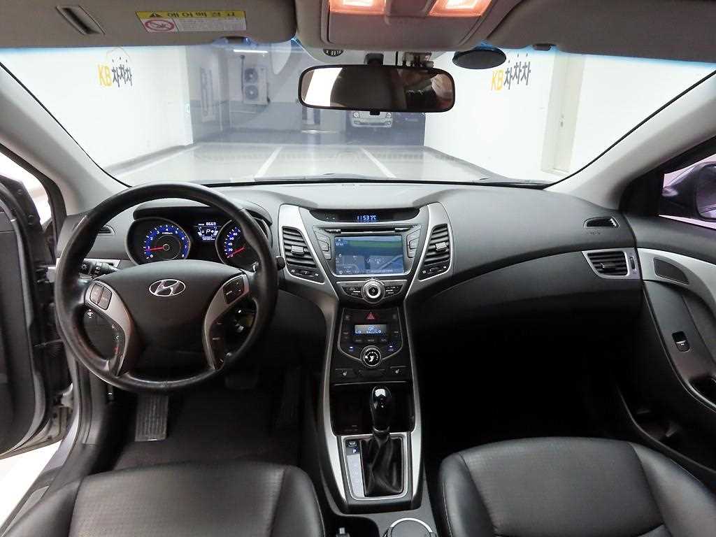 HYUNDAI Avante - Vista 8