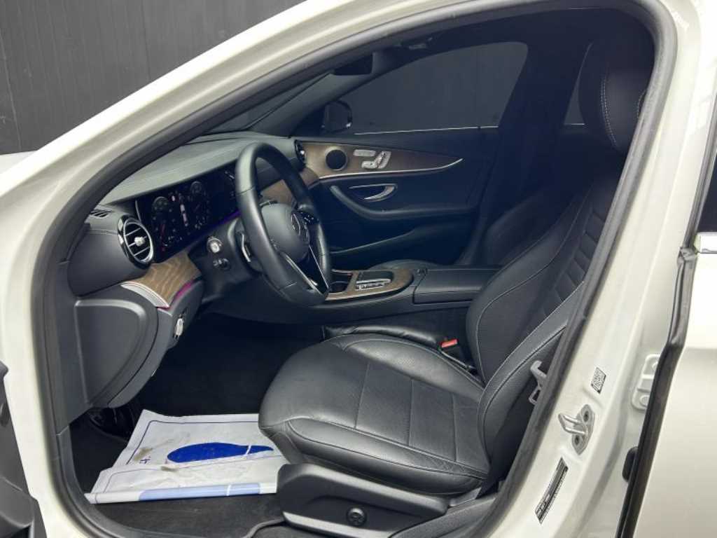 Mercedes Benz E class - Vista 8