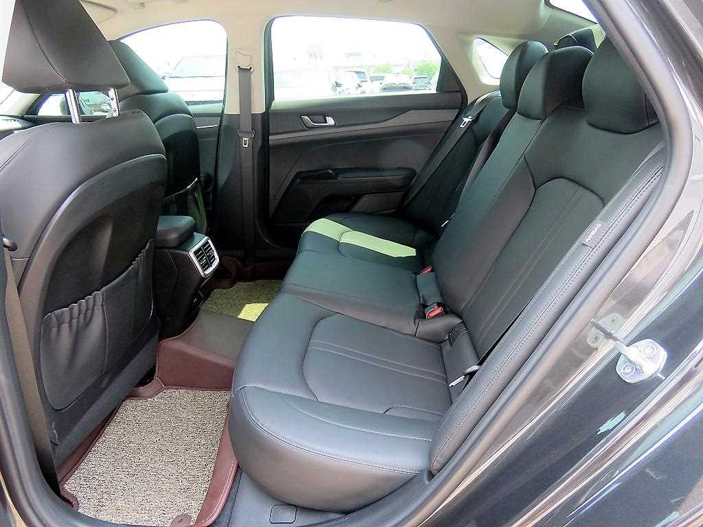 KIA K5 - Vista 8