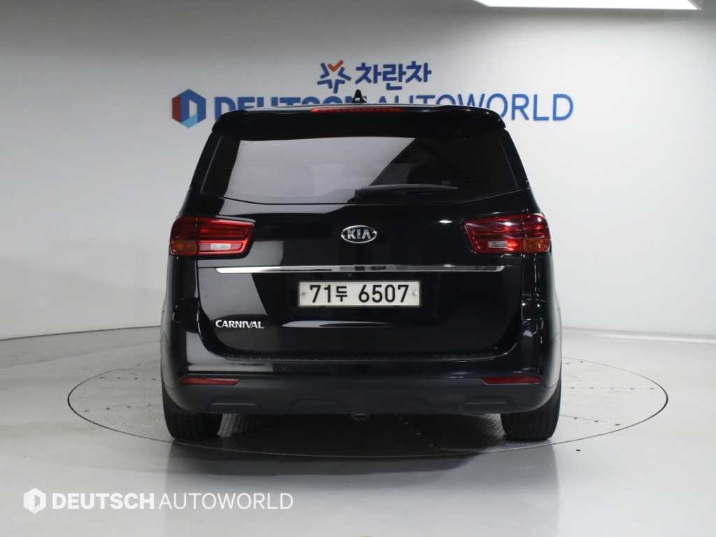 KIA Carnival - Vista 6
