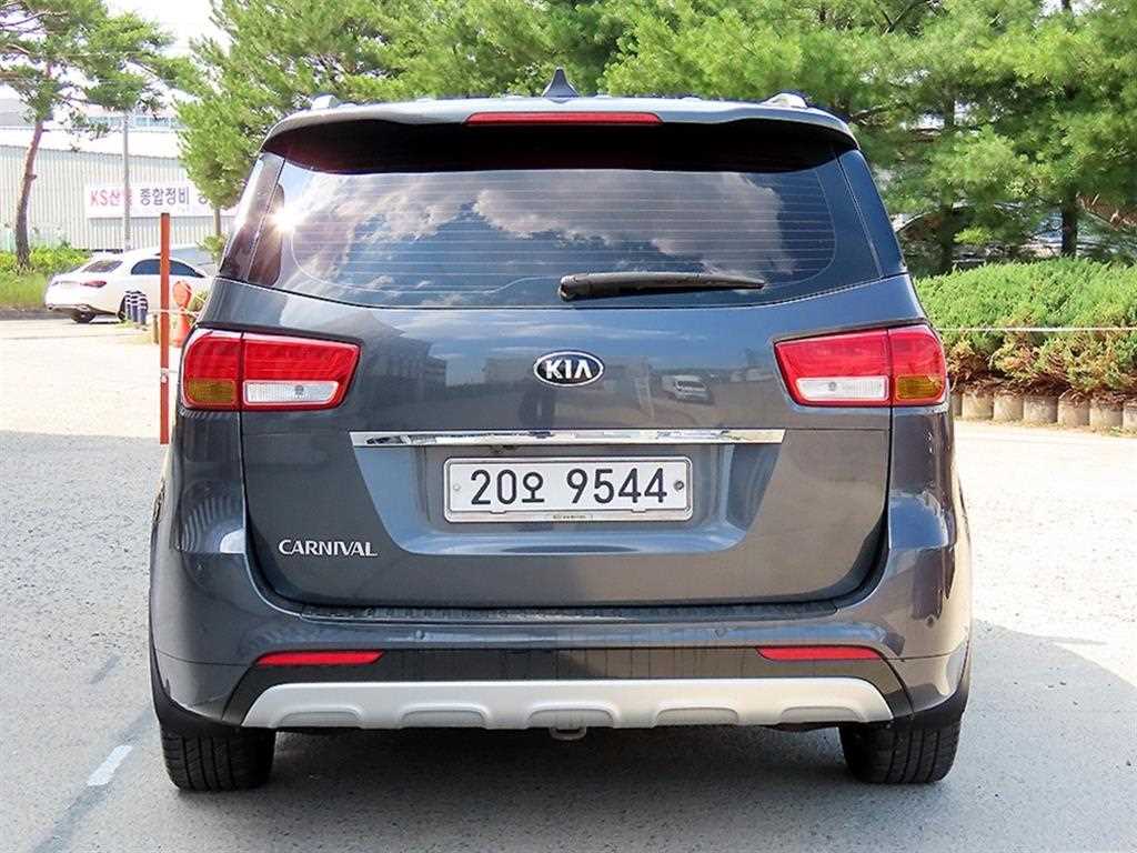 KIA Carnival - Vista 6