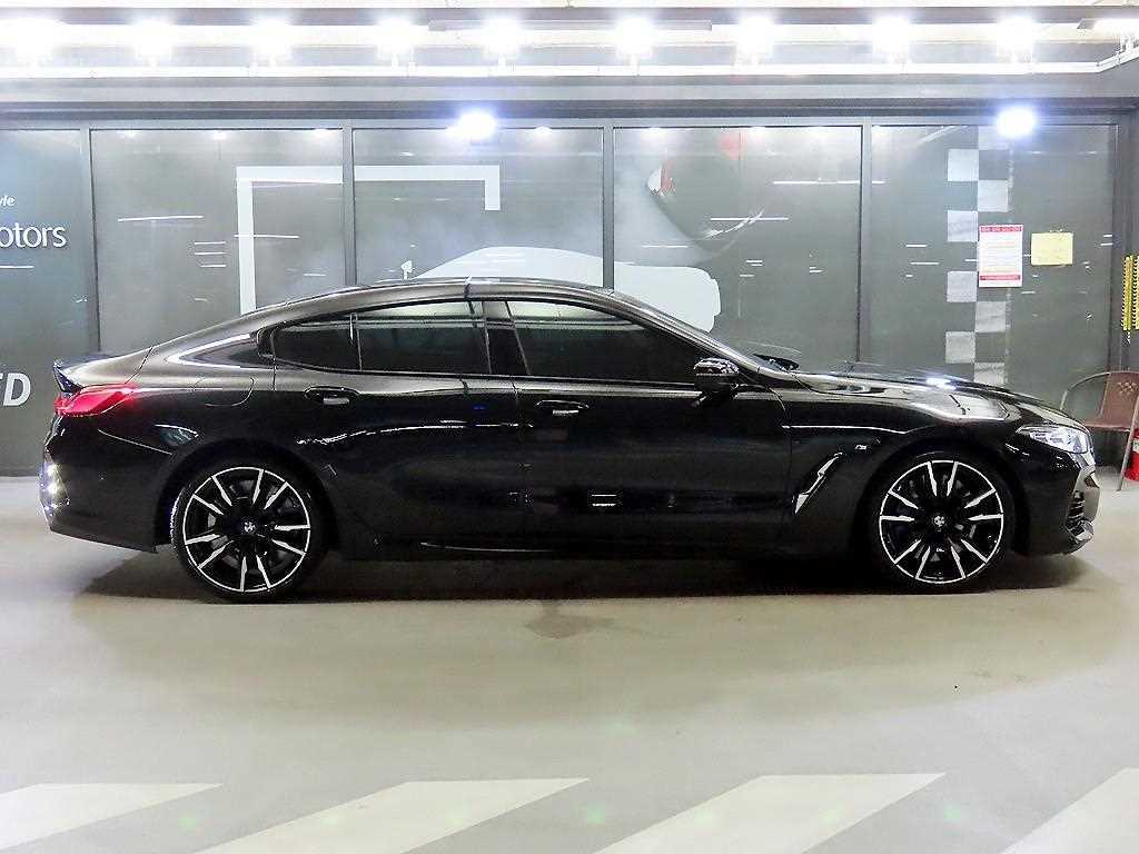 BMW 8 Series - Vista 3