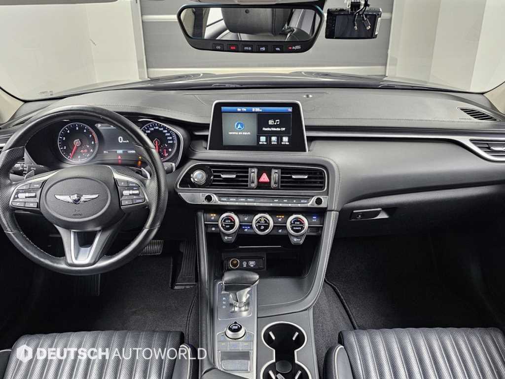 Genesis G70 - Vista 9