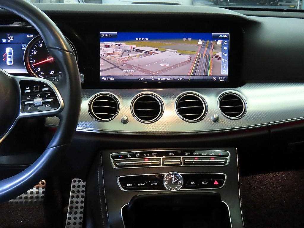 Mercedes Benz E class - Vista 12