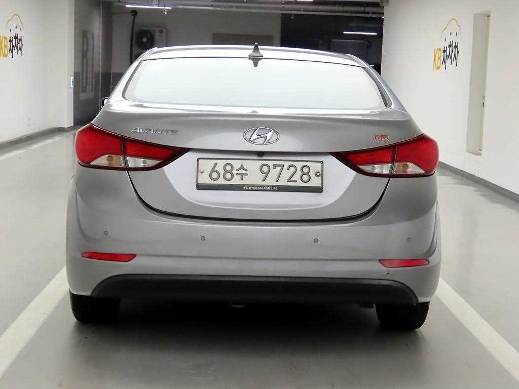 HYUNDAI Avante - Vista 3
