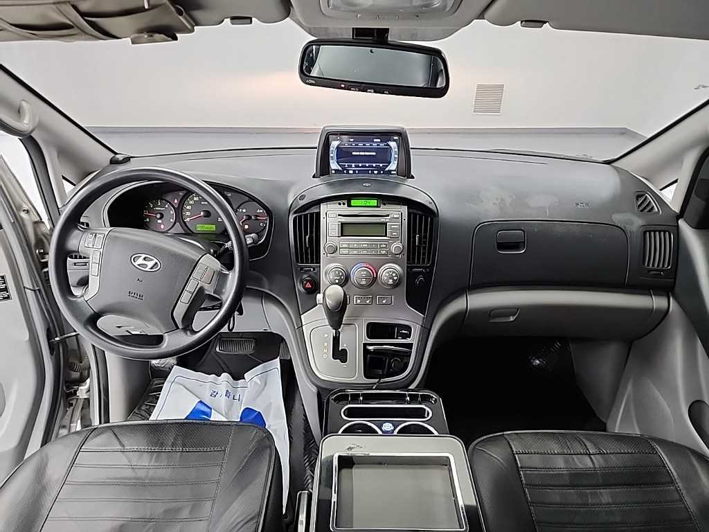 HYUNDAI Starex - Vista 9