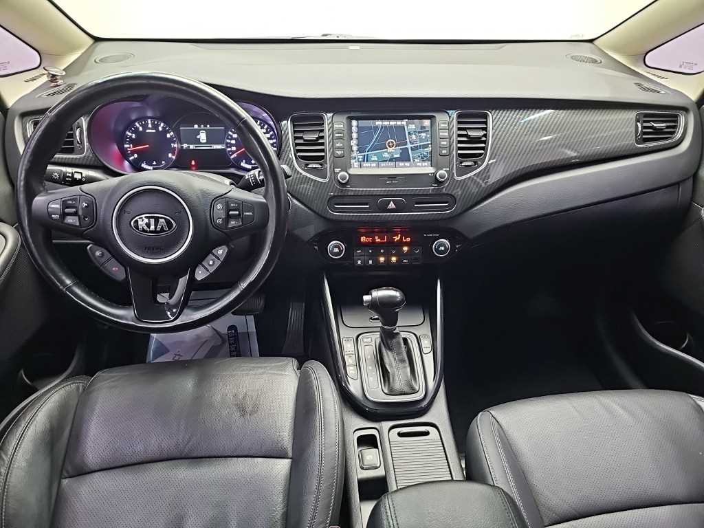 KIA Carens - Vista 9