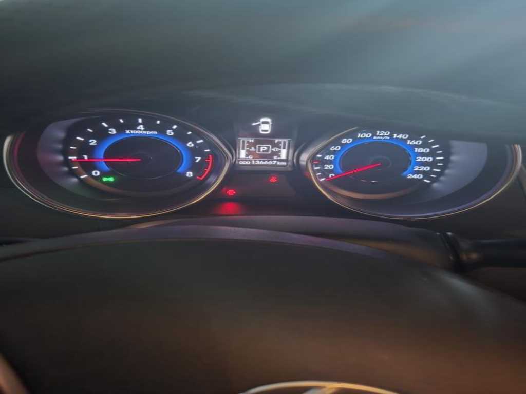 HYUNDAI Avante - Vista 3