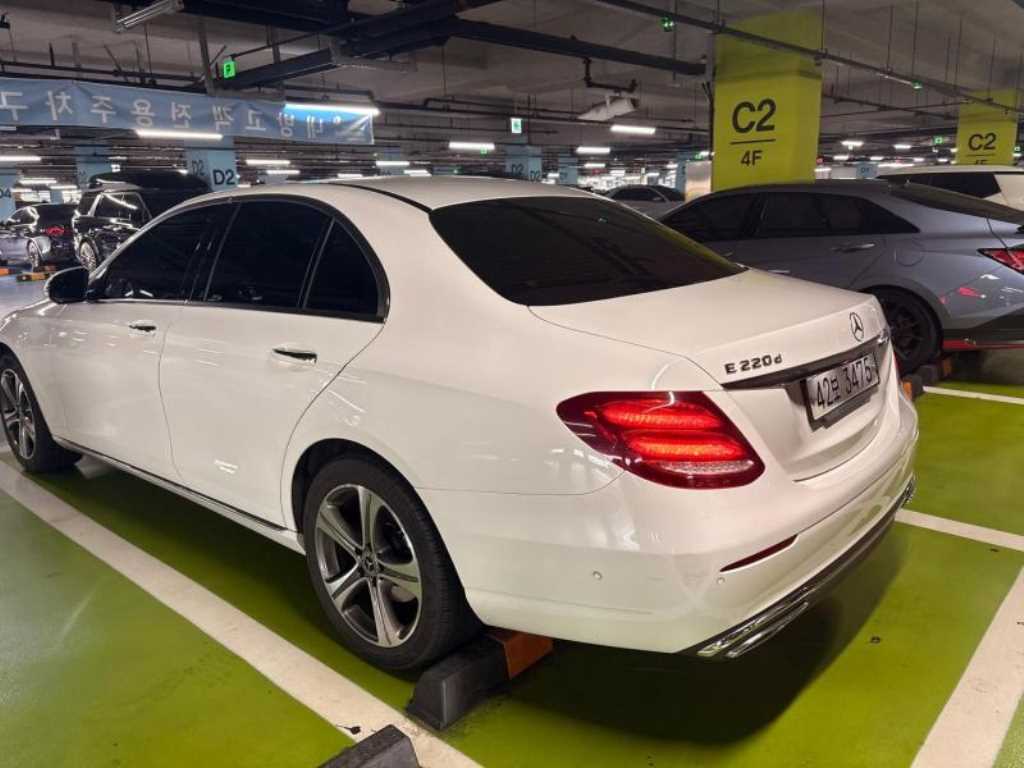 Mercedes Benz E class - Vista 6